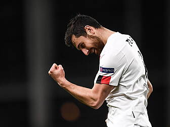 Jordan Flores secures move to...